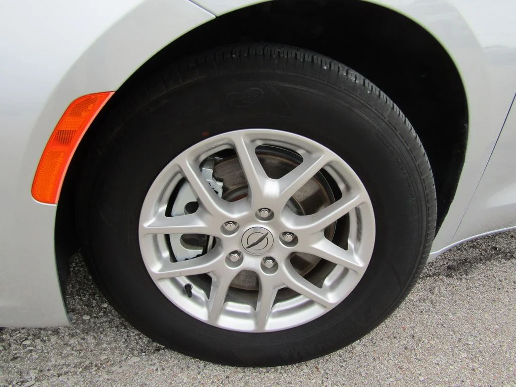 Used 2024 Silver Chrysler Touring L image 30