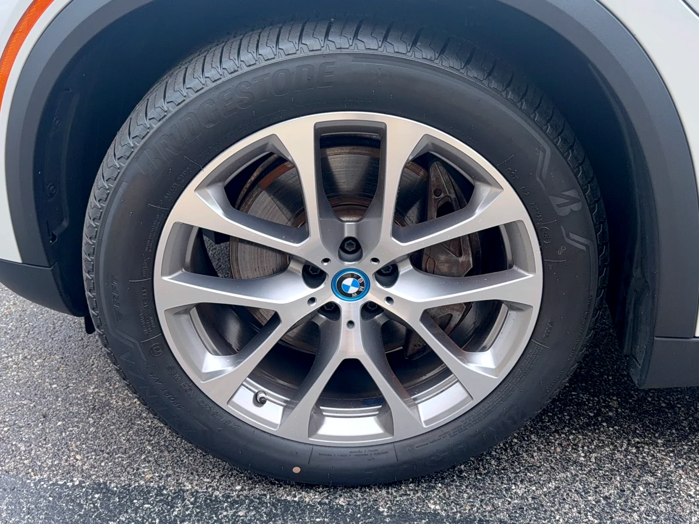 Certified Used 2024 Mineral White Metallic BMW xDrive50e image 35