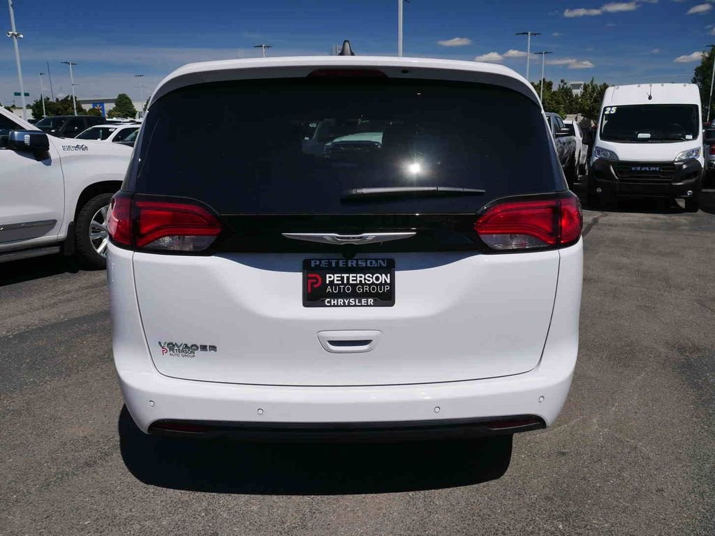 New 2026 Bright White Clear-Coat Exterior Paint Chrysler  image 18
