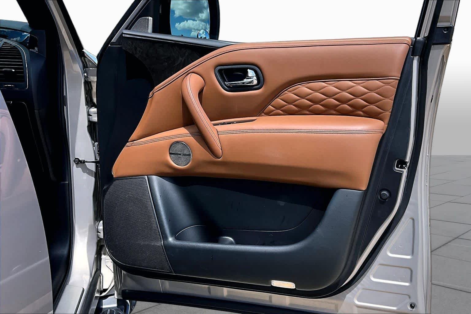 Used 2023 Champagne Quartz INFINITI SENSORY image 23