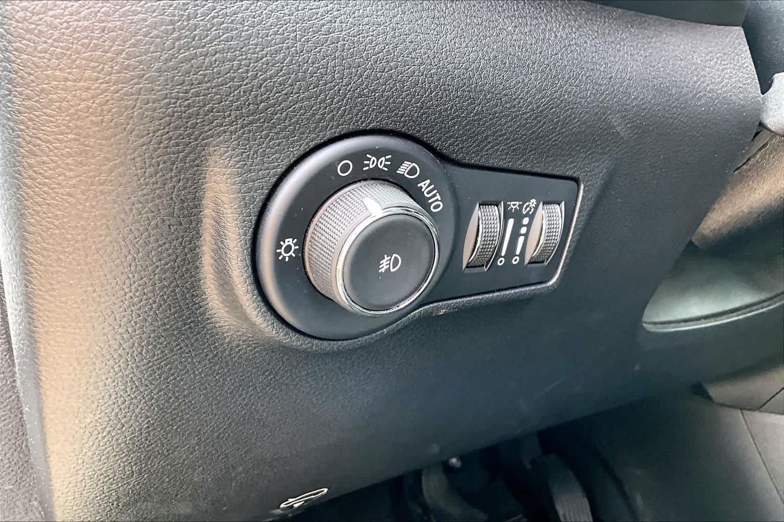 Used 2025 Bright White Clearcoat Jeep Limited image 31