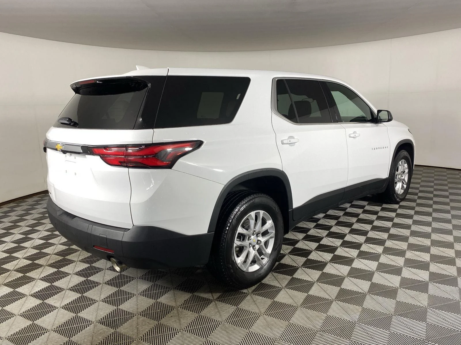 Used 2023 Wh Chevrolet  image 7