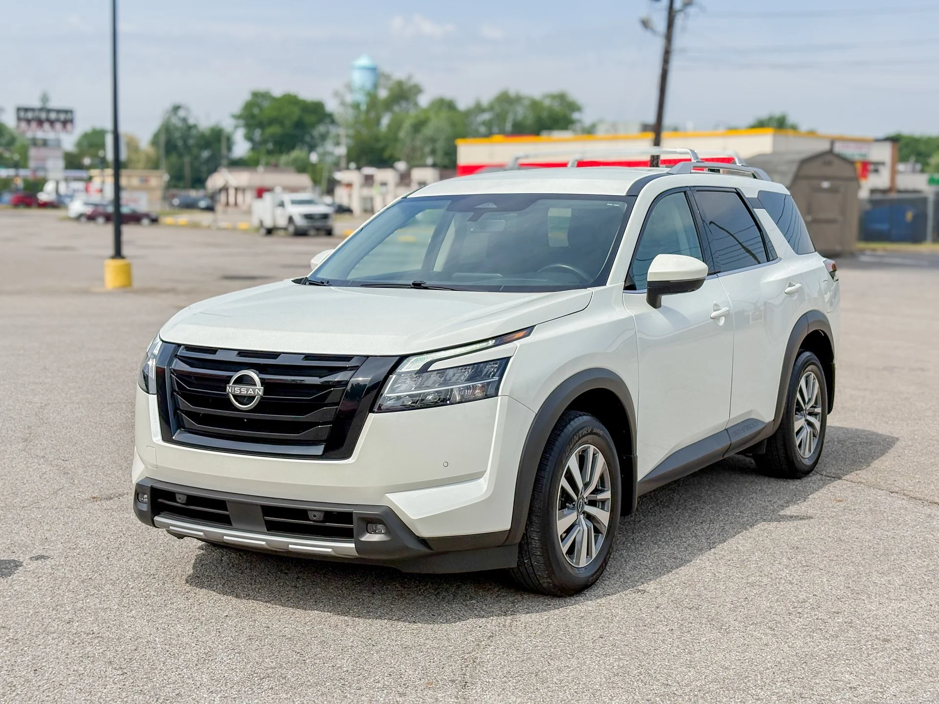 Used 2023 White Nissan SL image 7