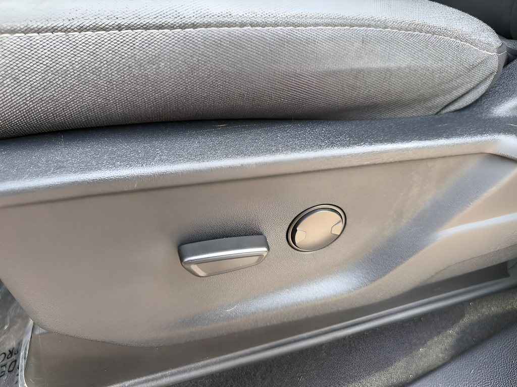 Used 2025 Silver Ford XLT image 14