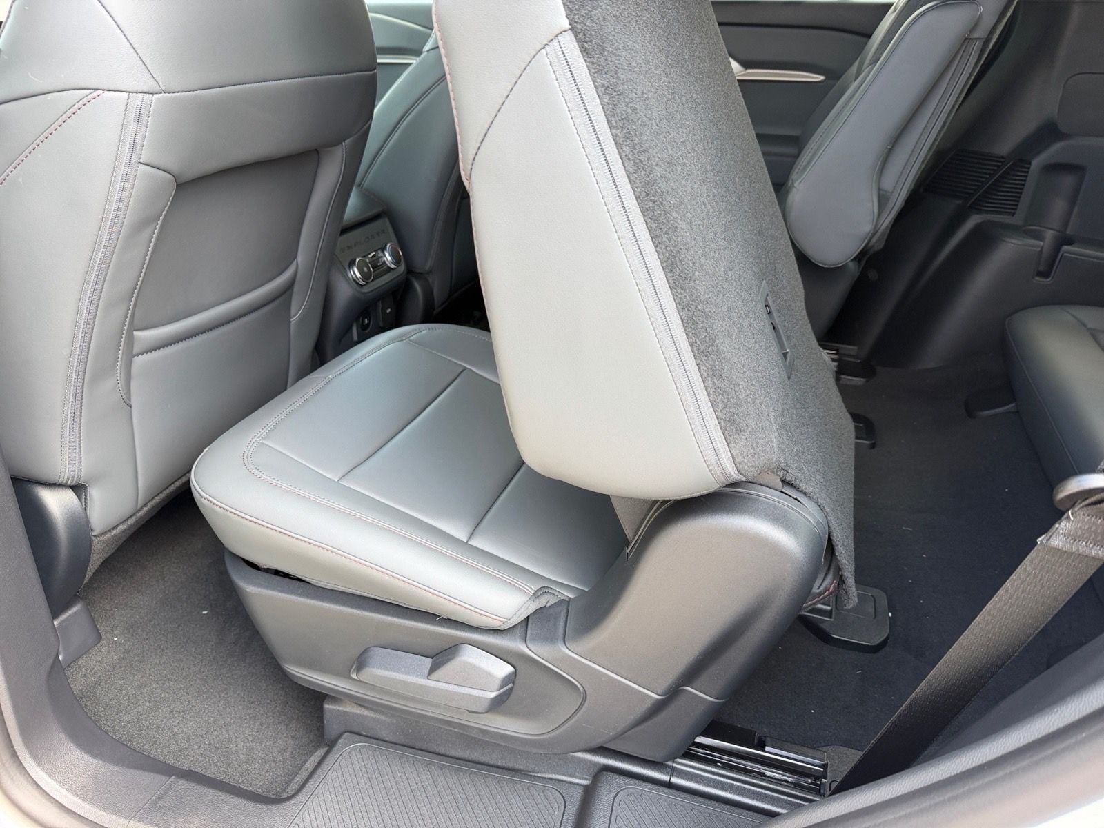 New 2027 Star White Metallic Tri-Coat Ford Active image 16