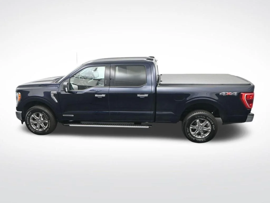 Certified Used 2022 Blue Metallic Ford XLT image 30
