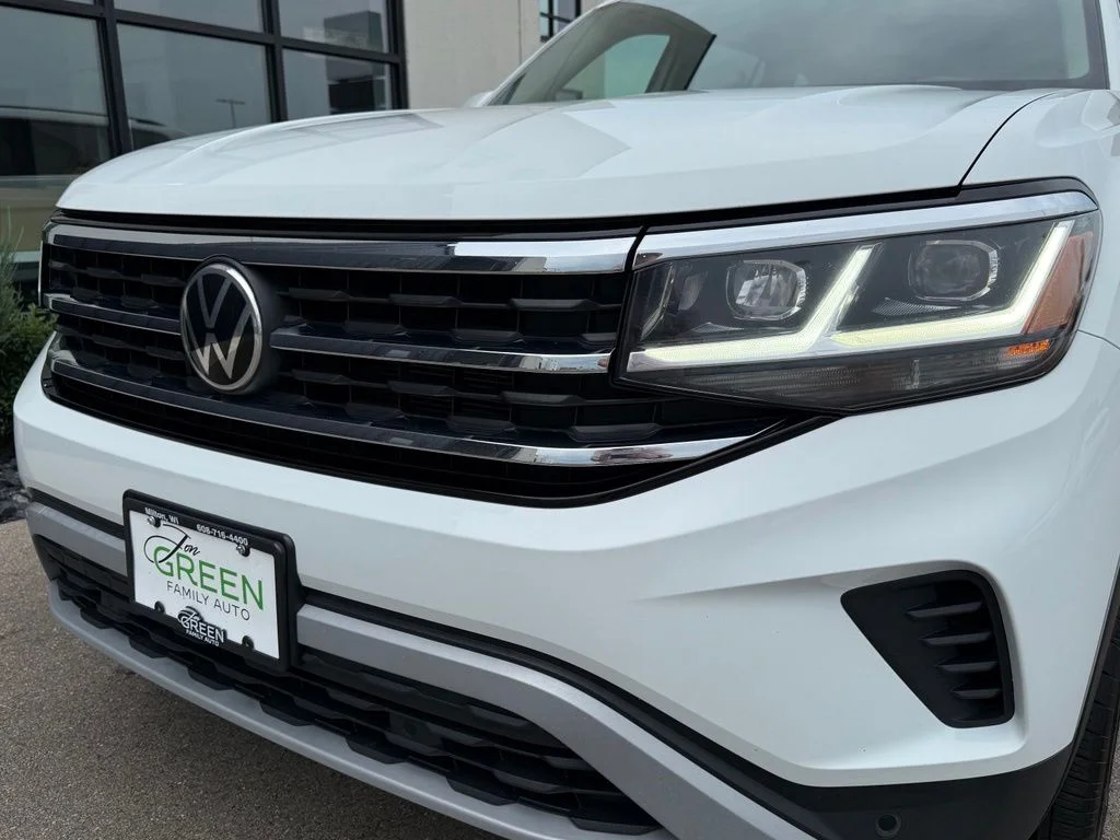 Used 2022 White Volkswagen SEL image 5