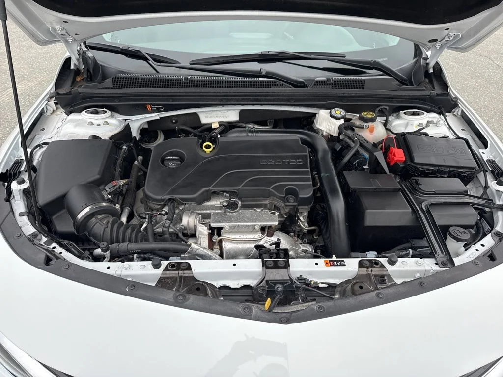 Used 2024 White Chevrolet LT image 31