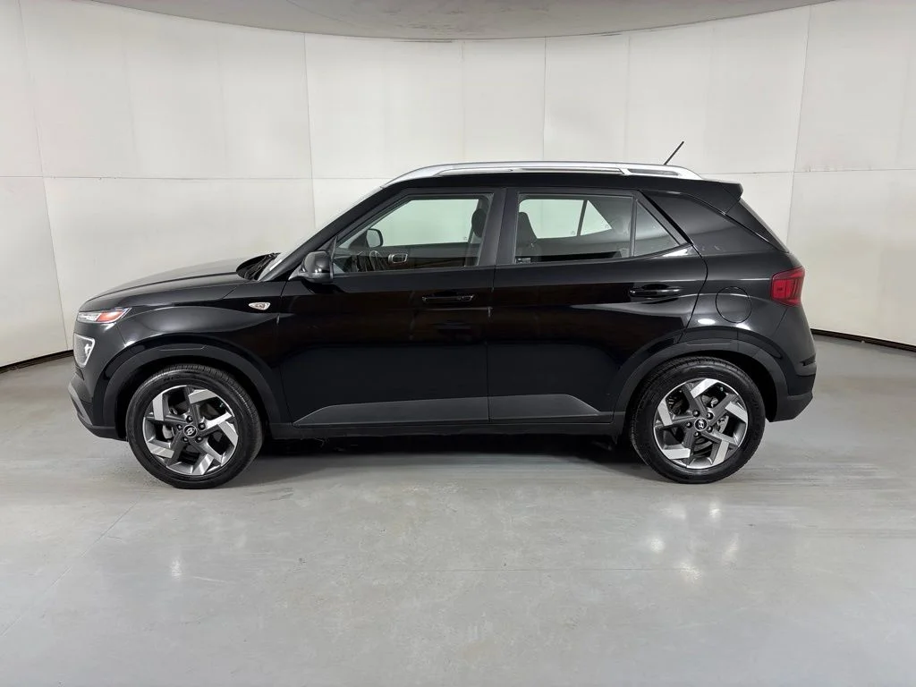 Used 2025 Black Hyundai SEL image 5