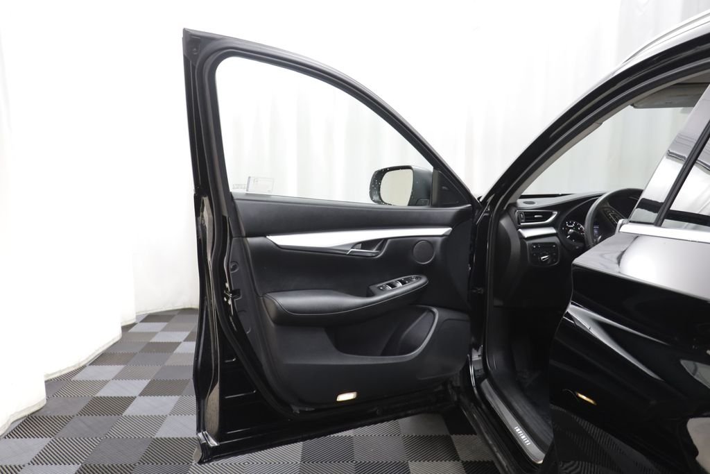 Used 2021 Black Obsidian INFINITI LUXE image 4