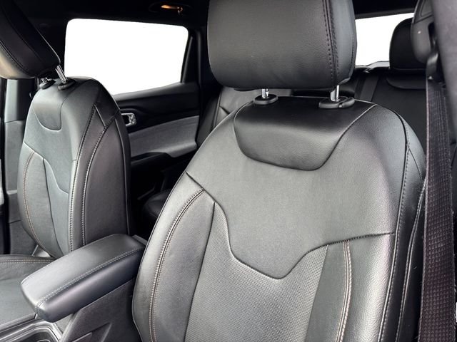 Used 2023 Black Jeep Latitude Lux image 13