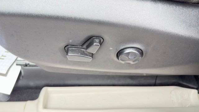 Used 2023 White Chrysler Touring L image 17