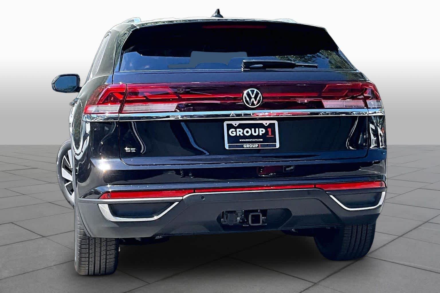 New 2026 Deep Black Pear Volkswagen SE w/Technology image 4