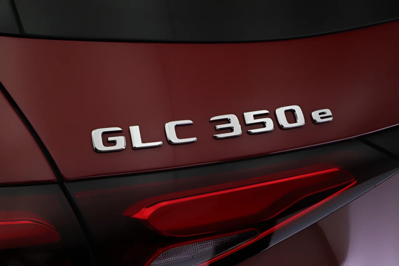 Used 2025 Red Mercedes-Benz 350e 4MATIC® image 19