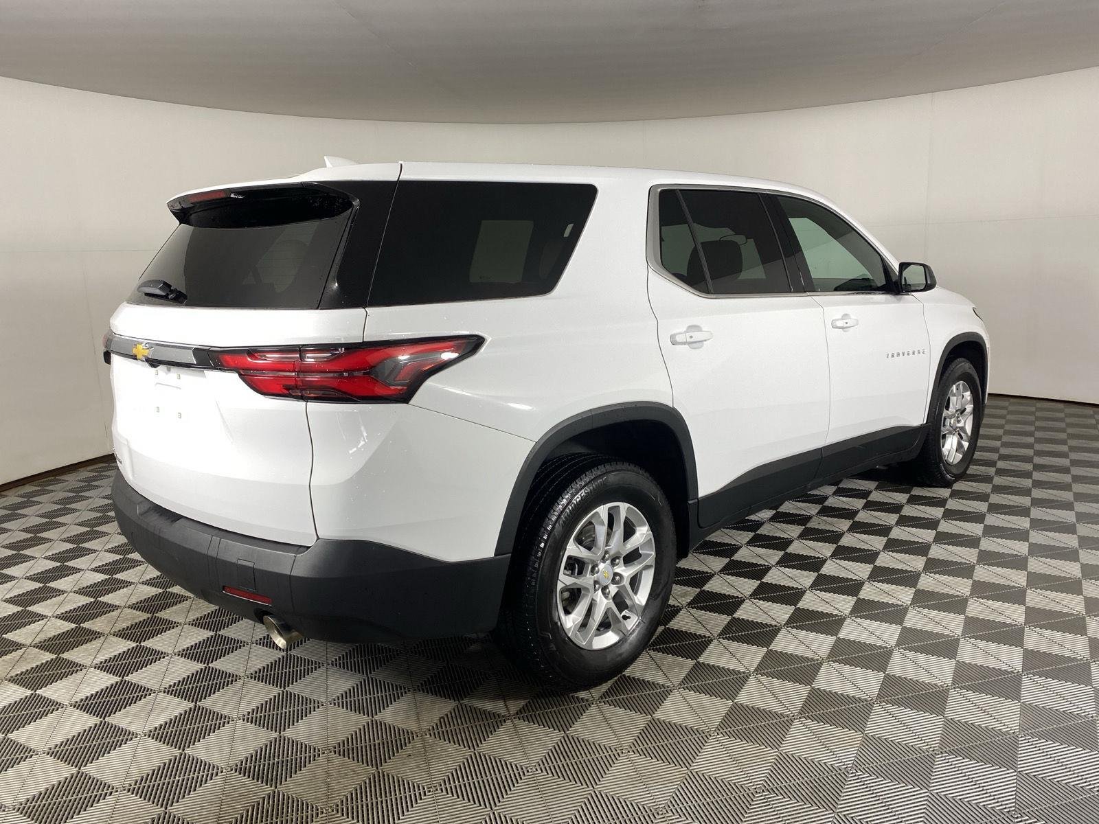 Used 2023 Wh Chevrolet  image 7