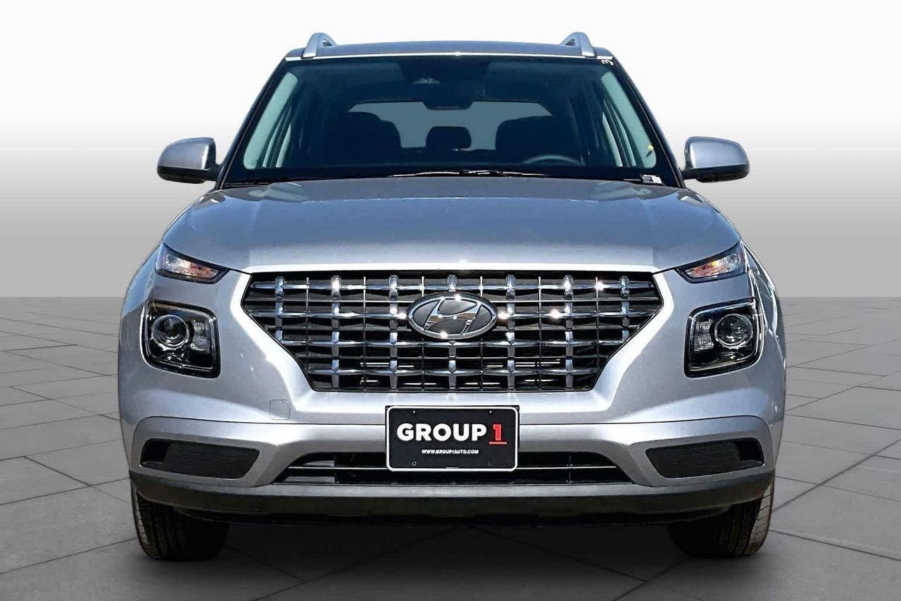 New 2026 Shimmering Silver Hyundai SEL image 3
