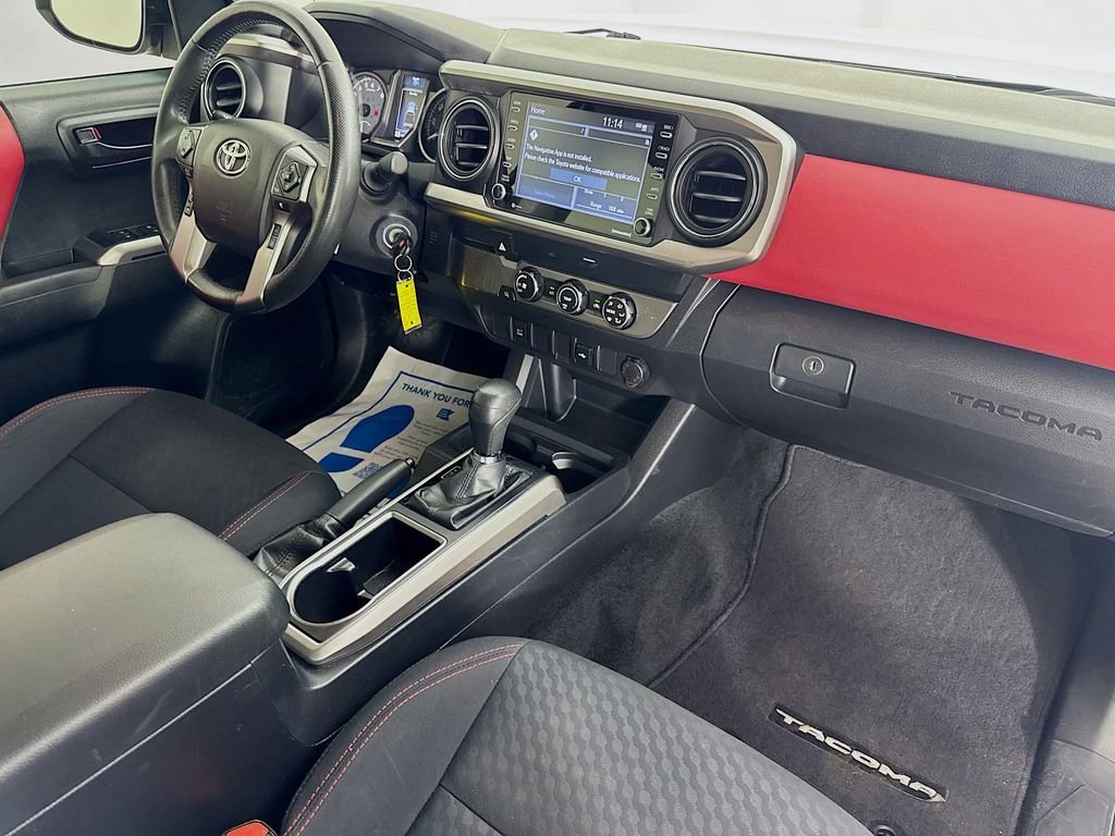 Used 2022 White Toyota SR5 image 33
