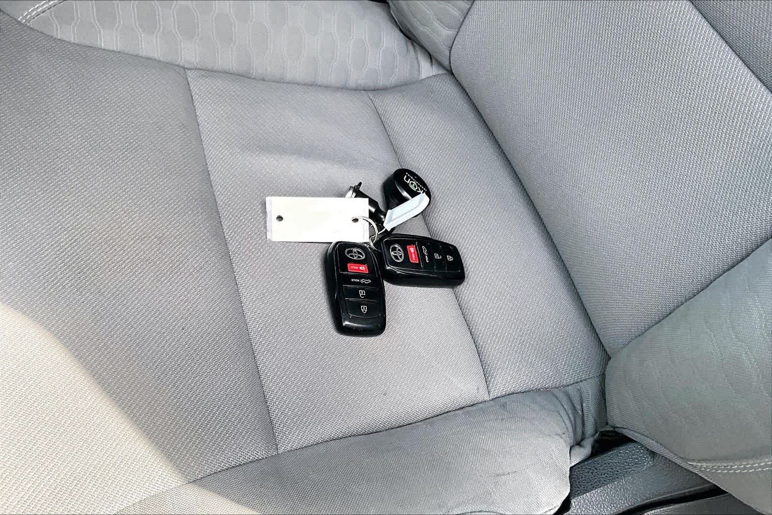 Used 2023 Ice Cap Toyota SR5 image 14