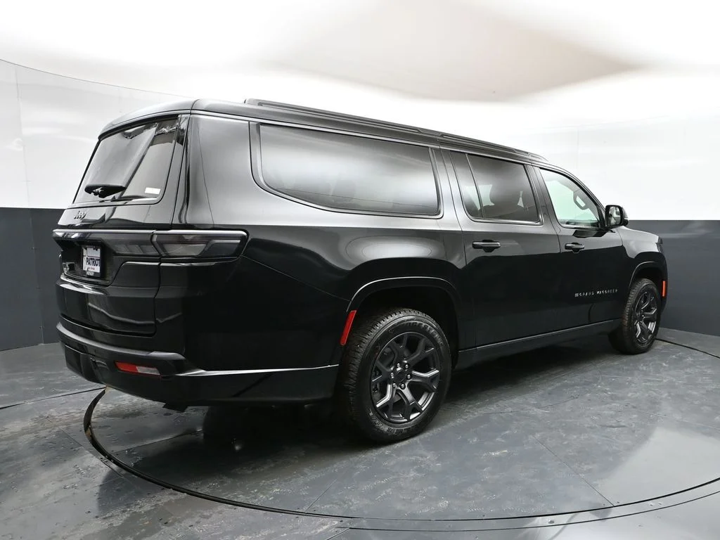 New 2026 High Gloss Black Exterior Paint Jeep Limited Altitude image 3