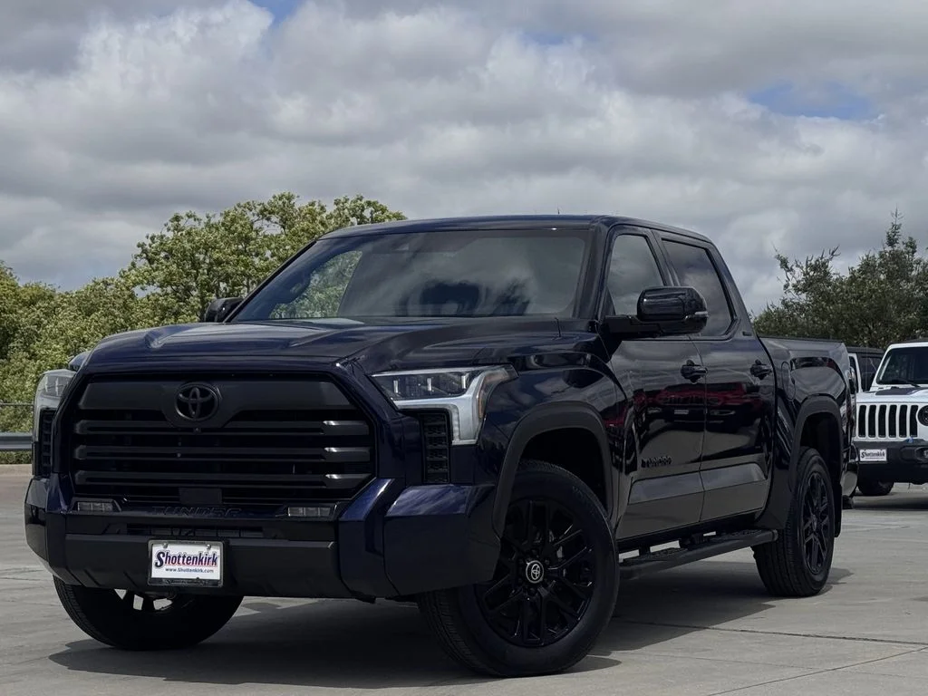 Used 2025  Toyota Limited image 2