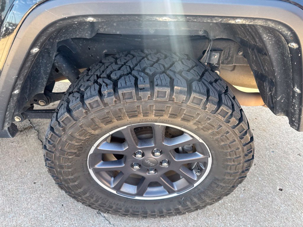 Used 2023 Black Jeep Overland image 10