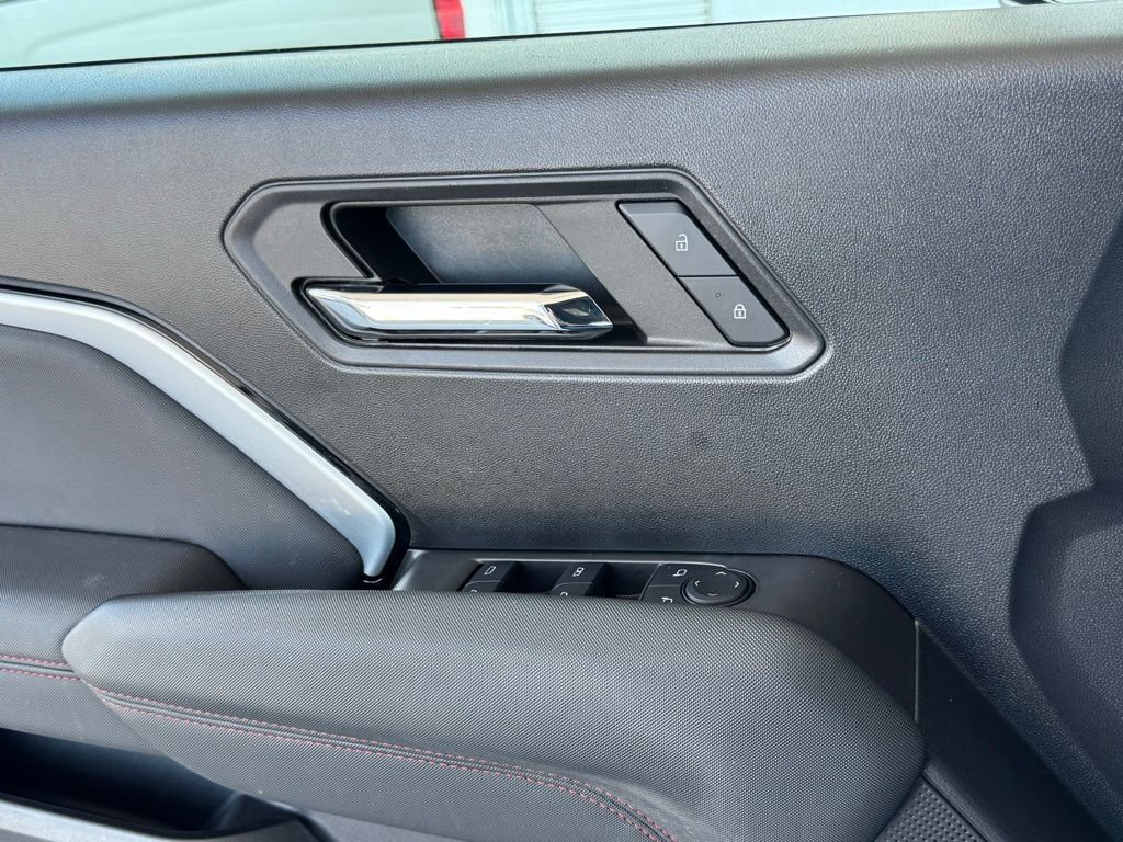 Used 2023 White Chevrolet Z71 image 34