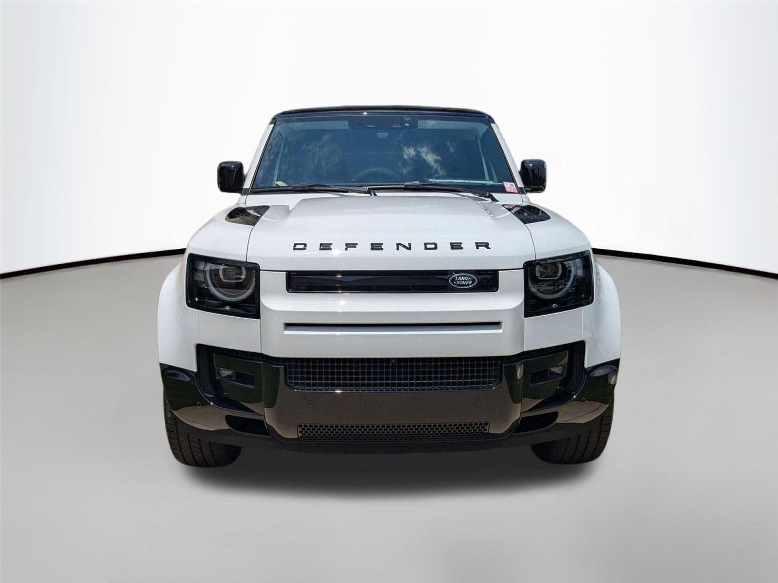 New 2026 Fuji White Land Rover X-Dynamic SE image 2