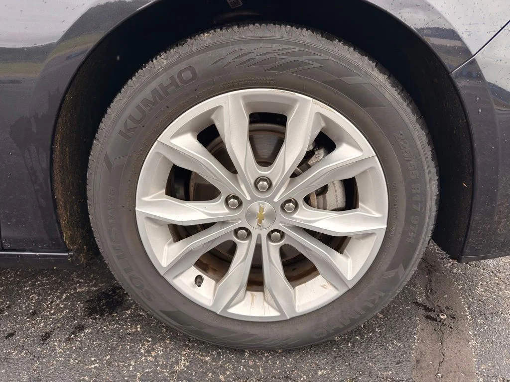 Used 2023 Gray Chevrolet LT image 18