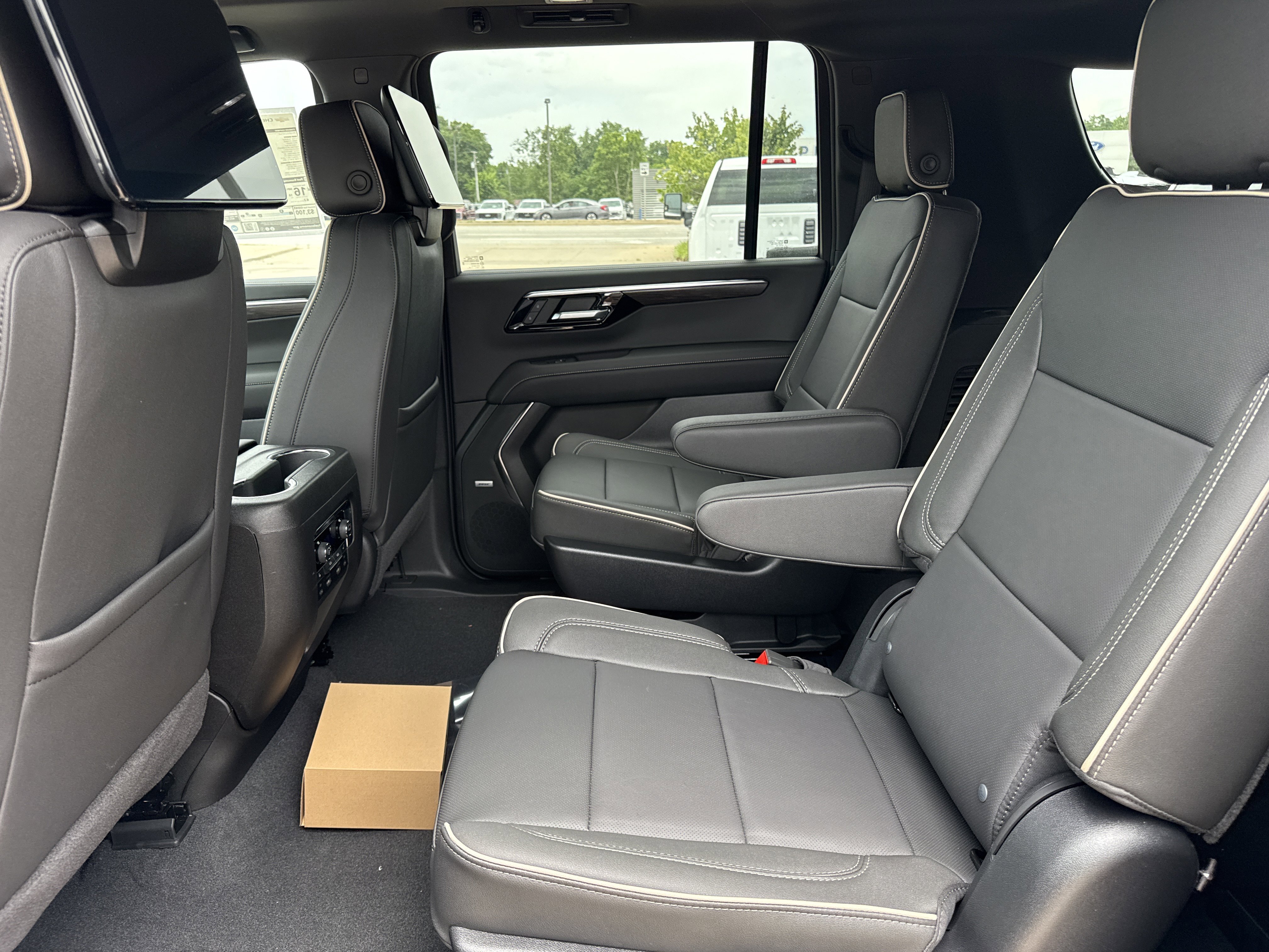 2026 Chevrolet Suburban Premier - Photo 6