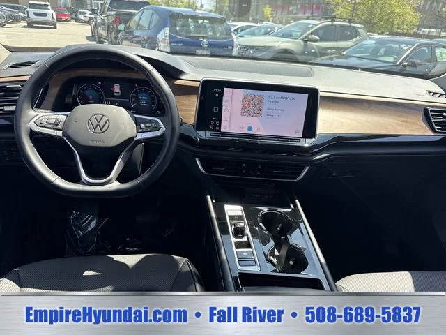 Used 2024 Gray Volkswagen 2.0T SE w/Technology image 15