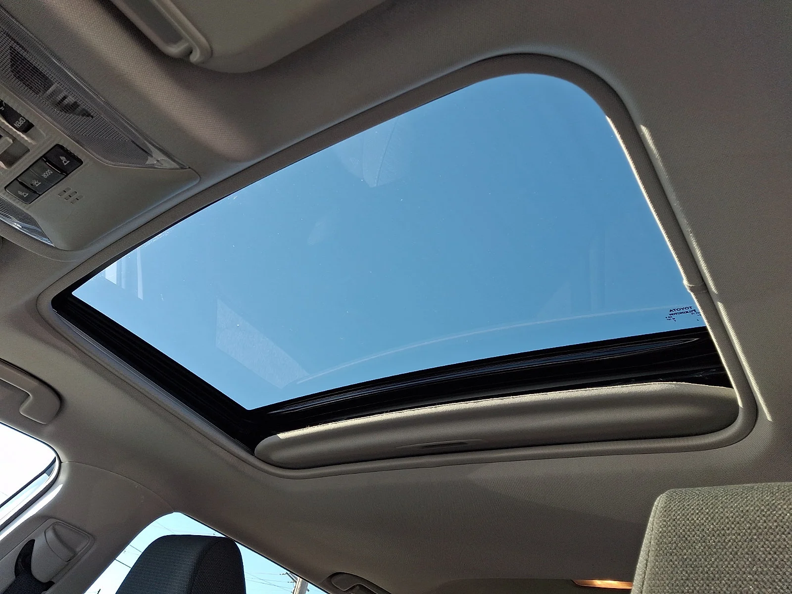 Used 2021 White Toyota XLE image 14