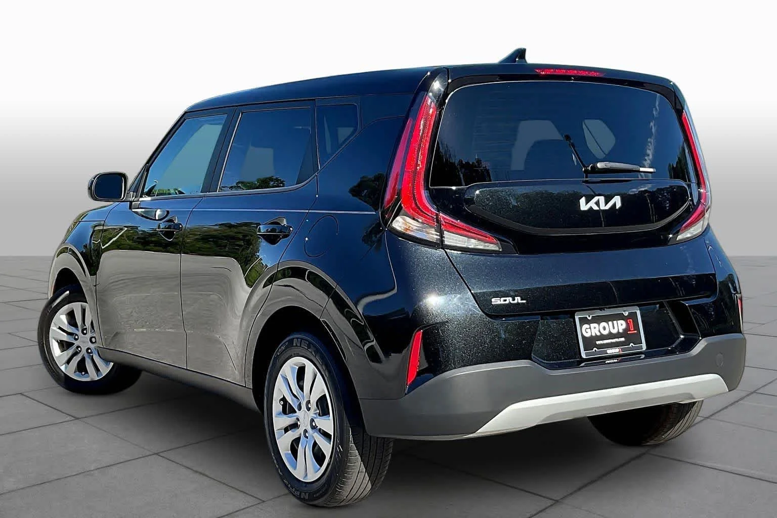 Used 2025 Fusion Black Kia LX image 12