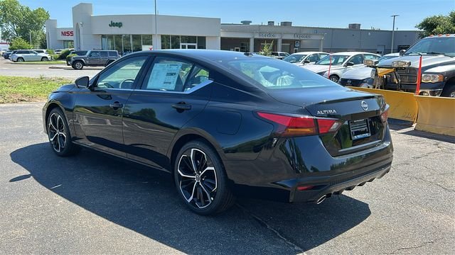 New 2026 Black Nissan 2.5 SR image 6
