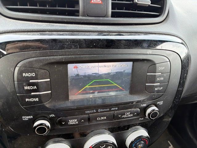 Used 2016 Clear White Kia + image 15