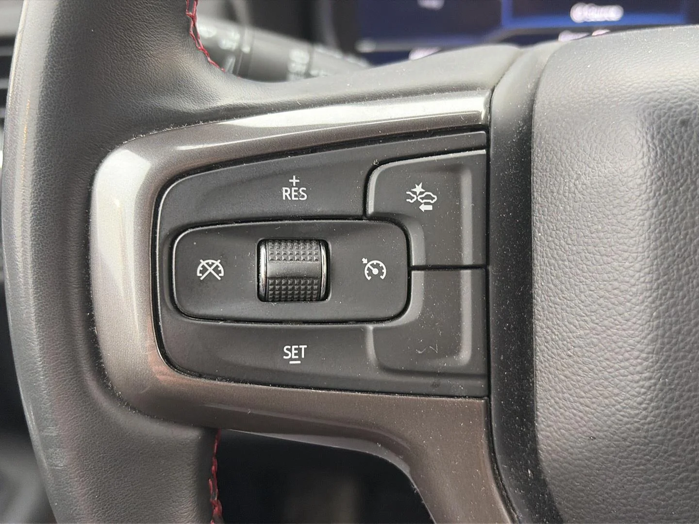 Used 2023 Wh Chevrolet  image 16