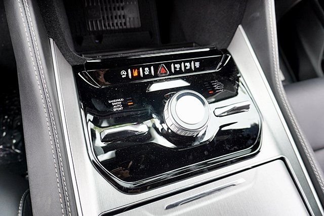 New 2026 Bright White Clear-Coat Exterior Paint Jeep Limited Reserve image 39