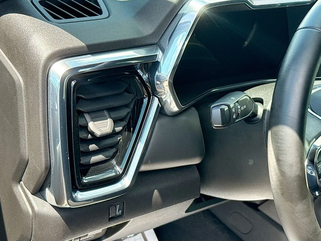Used 2023 Silver GMC Elevation image 11