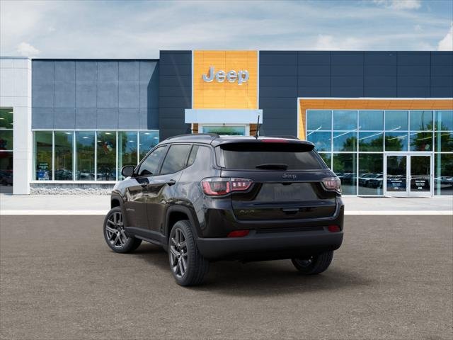 New 2026 Diamond Black Crystal Pearlcoat Jeep Latitude Altitude image 29