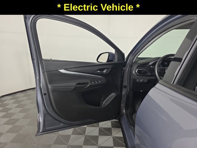 Used 2023 GRAY GHOST METALLIC Chevrolet LT image 20