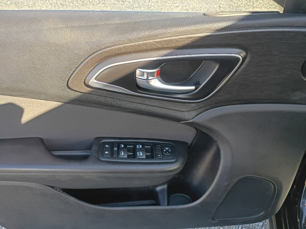 Used 2016 Black Clearcoat Chrysler Limited image 24