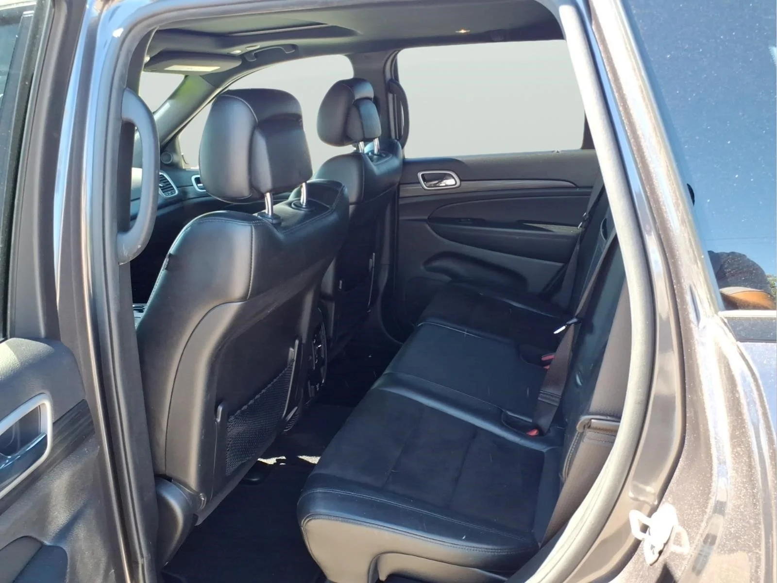 Used 2021 Granite Crystal Metallic Clearcoat Jeep Laredo X image 9
