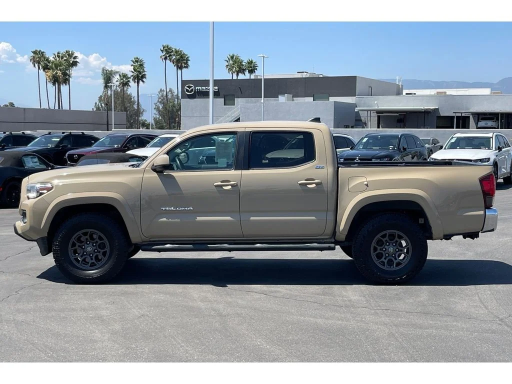 Used 2018 Quicksand Toyota SR5 image 3