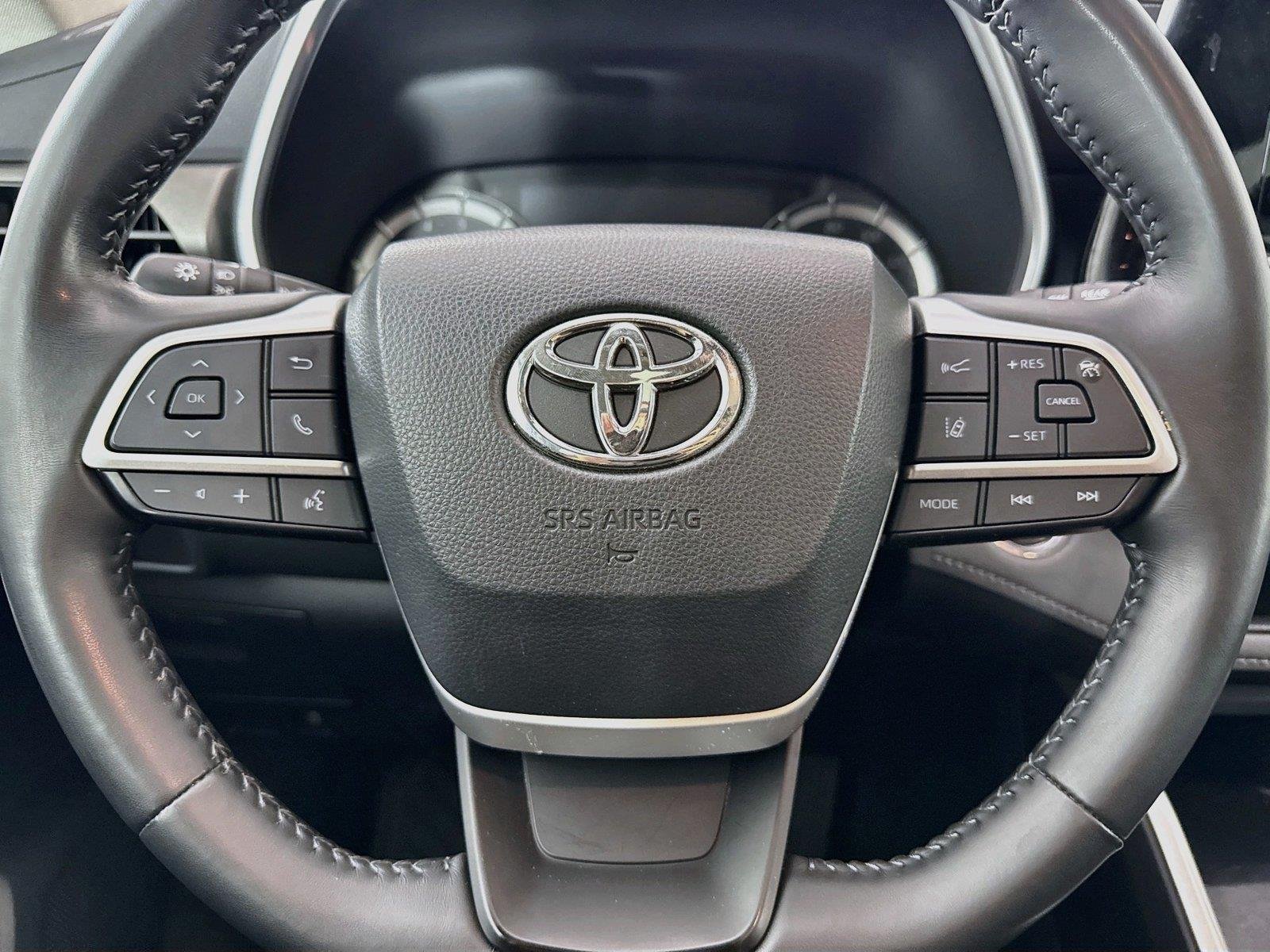 Used 2022 Midnight Black Metallic Toyota XLE image 16