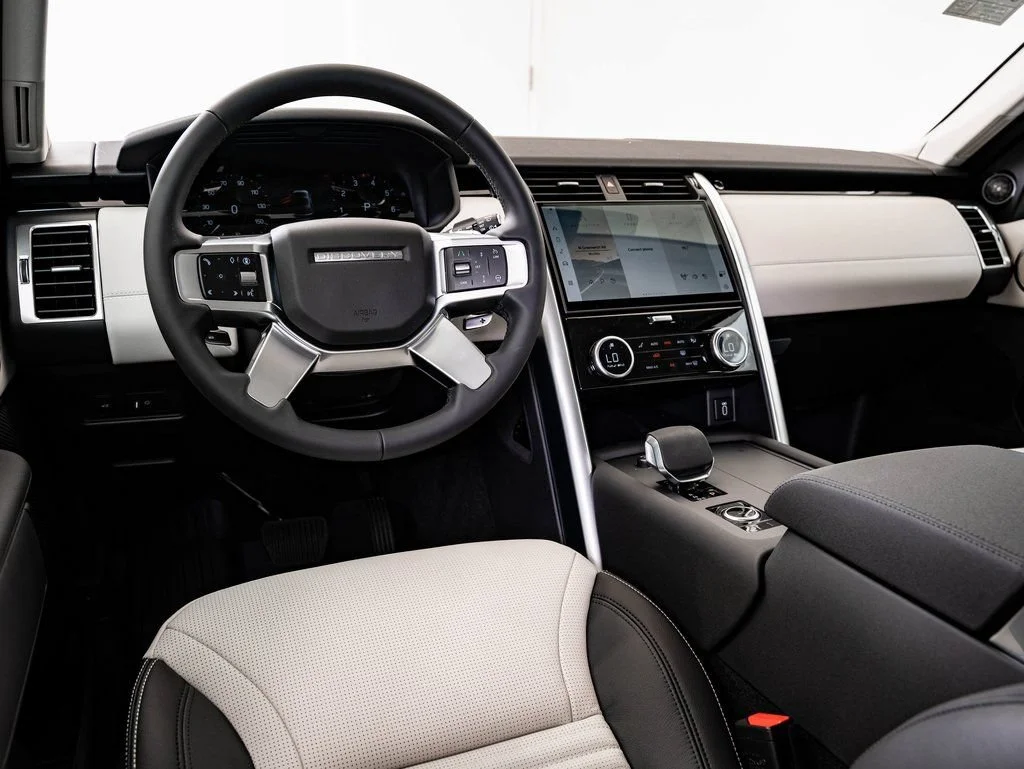 Used 2026 Eiger Gray Metallic Land Rover S image 4
