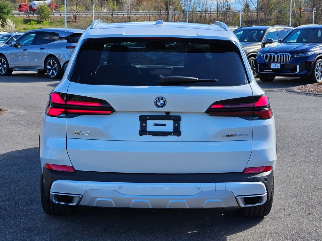 New 2026 Mineral White Metallic BMW xDrive50e image 4