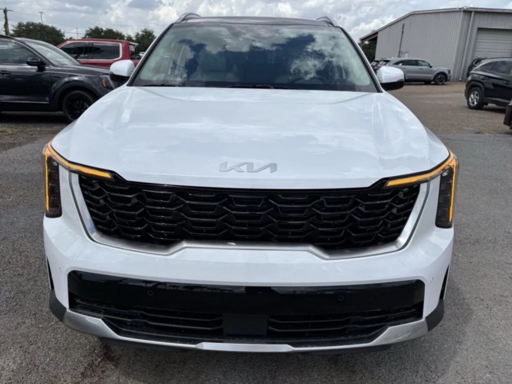 New 2026 White Kia S image 2