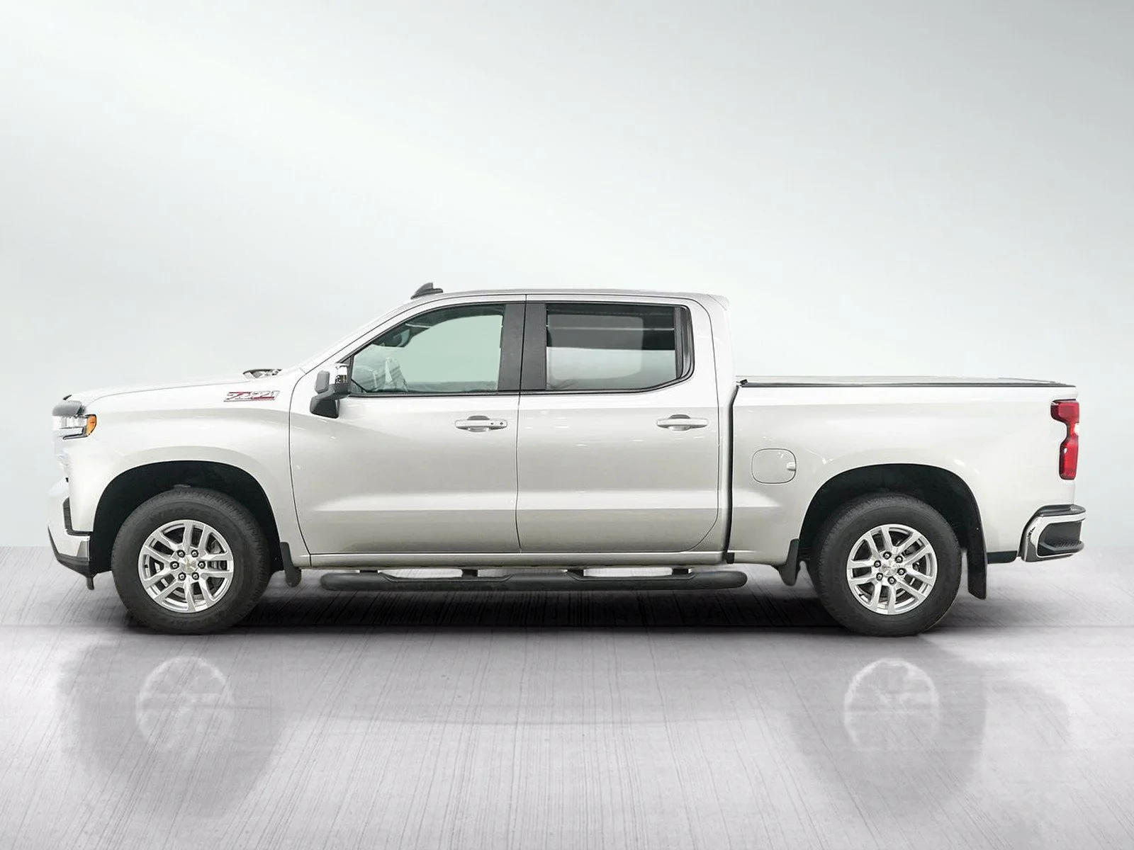 Used 2020 Chevrolet Silverado 1500 LT with VIN 3GCUYDED1LG107667 for sale in Bloomington, Minnesota