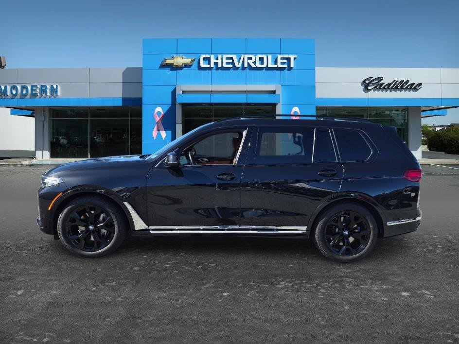 Used 2022 Black Sapphire Metallic BMW xDrive40i image 2