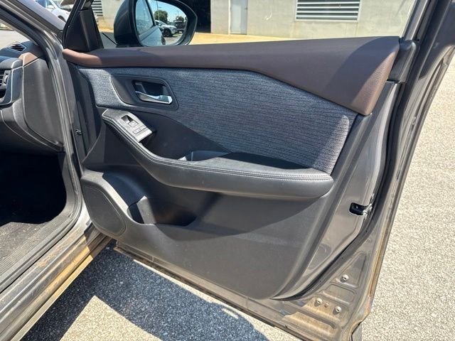 Used 2023 Gray Nissan SV image 14