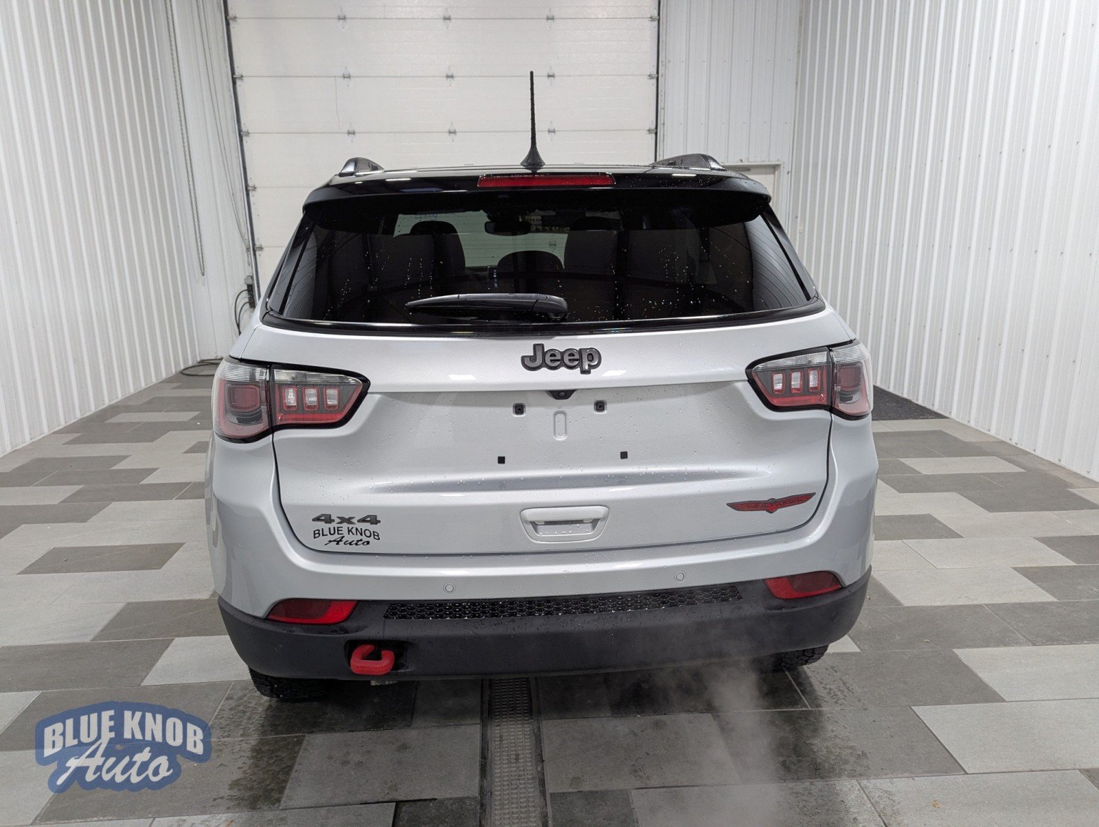 2024 Jeep Compass Trailhawk photo 2